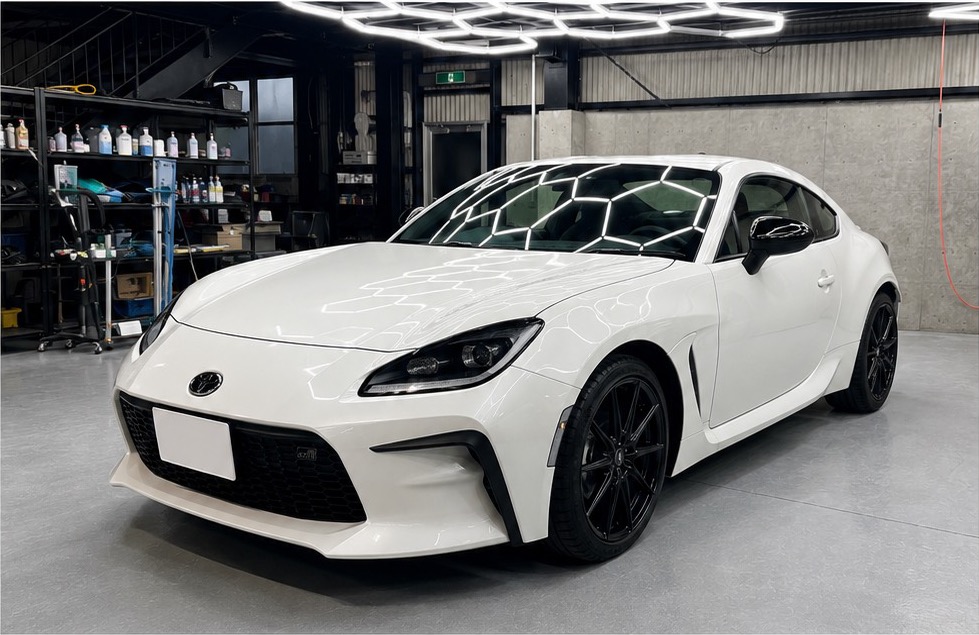 ガードグレイズ施工後の2026年式ホワイトのトヨタ GR86