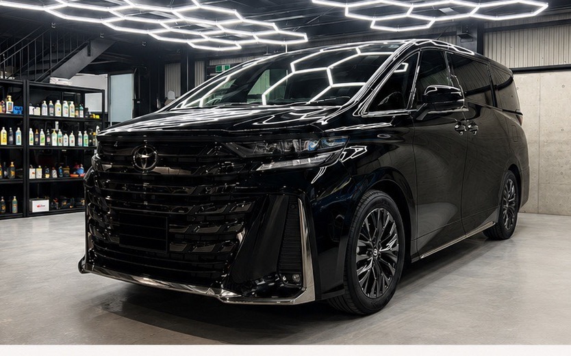ガードグレイズ施工後の2025年式ブラックのトヨタ ヴェルファイア